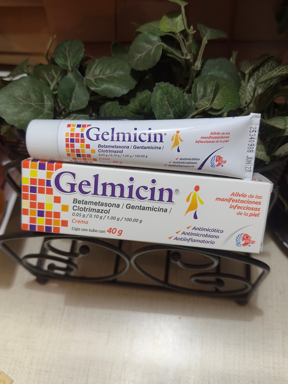 Gelmicin Betametasona + Gentamicina + Clotrimazol Cream.